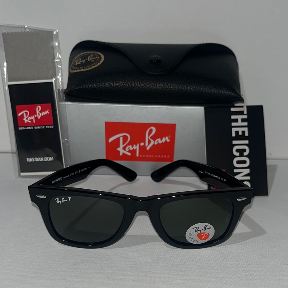 Ray-Ban Black Sunglasses with Iconic Branding